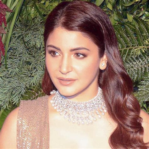 Anushka Sharma's Gold Sari - Anushka Sharma's Makeup & Hair Style ...