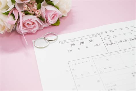 【見本＆記入例】婚姻届の書き方マニュアル！入籍の必要書類と流れを解説