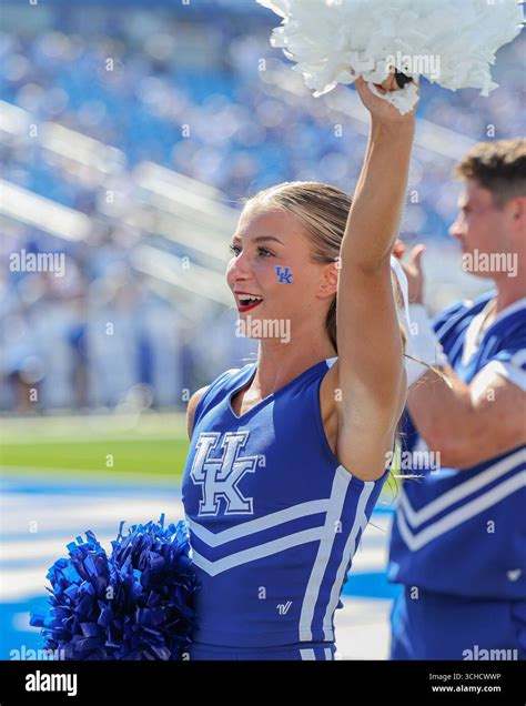 Kentucky cheerleader hi-res stock photography and images - Alamy