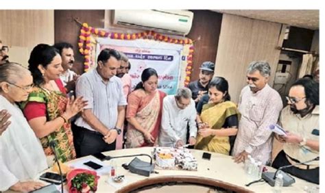 Organizations celebrated the foundation day of Gandhinagar by cutting ...