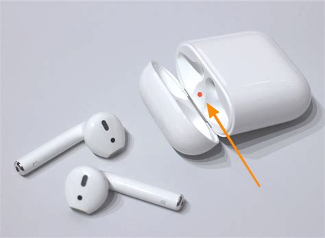 AirPods Blinking Orange? Here’s How to Fix it! - Descriptive Audio