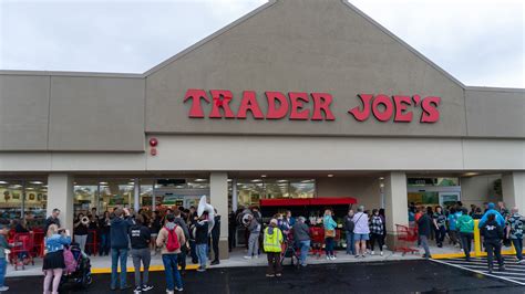 Bellingham’s new Trader Joe’s location opens on Meridian Street ...