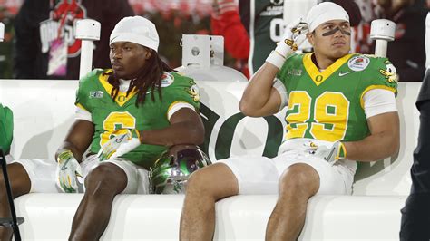 Why Did Oregon Move 2 Defenders to RB? Latest Reports on Peach Bowl CFP ...