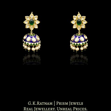 23k Gold and Diamond Polki star-shaped Pendant Set with antiqued hyder ...