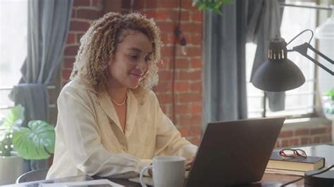 Computer Movie Trailer 的图像结果