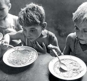 Bildergebnis für Essen in der Nachkriegszeit Bilder
