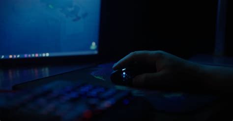 Playing Computer Clip 的图像结果