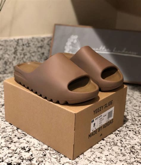 ADIDAS YEEZY SLIDES – Brandadox