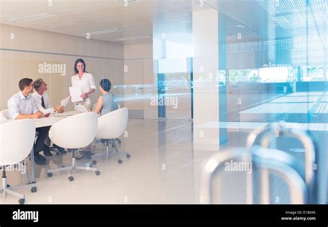 Business People Meeting Room 的图像结果