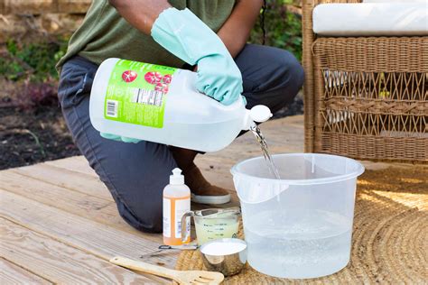 DIY Natural Grass and Weed Killer: Effective Organic Solutions