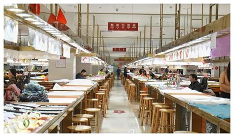 江西萍乡10元打工人盒饭，开在火车站对面，13个菜随便吃，超下饭【麦总去哪吃】