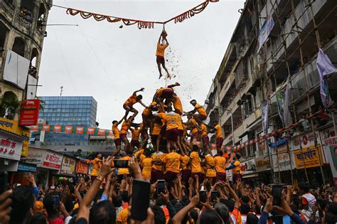 Thane: Kopri Shiv Sena Organises 'Chief Minister Dahi Handi Utsav'; CM ...