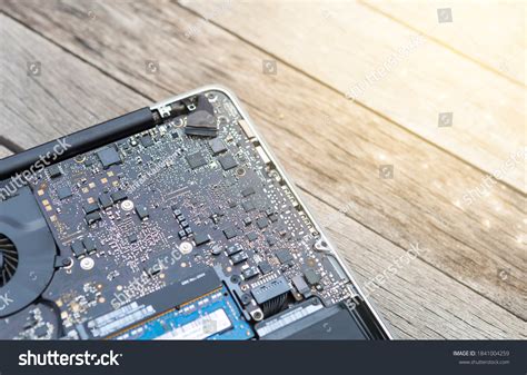 Inside Laptop Computer 的图像结果