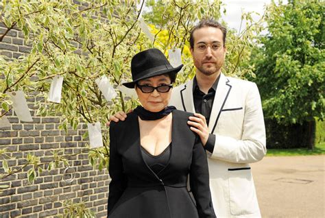 Yoko Ono facts: Artist's age, children and relationship with John ...