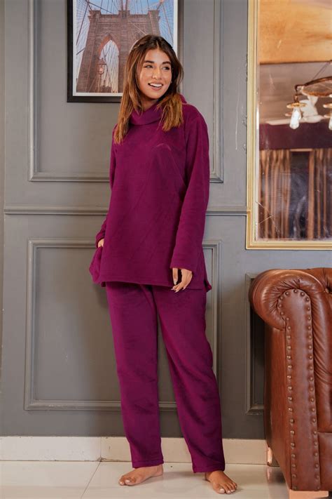 High Neck Super Soft Wine Woollen Set – FEATHERS CLOSET