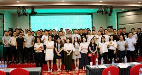 土巴兔上海2019年中商家大会：构建家装良性生态 促进装企有质量地增长_凤凰网