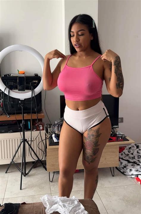 Karo_Vargas : r/GirlsHots2024