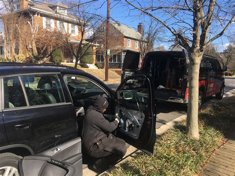 Dozens of cars hit in smash-and-grab burglary spree in DC - WTOP News