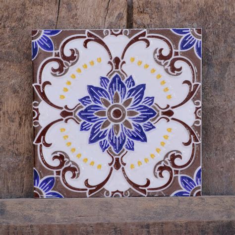 Manmade Traditional Flower Designed Ceramic Tile
