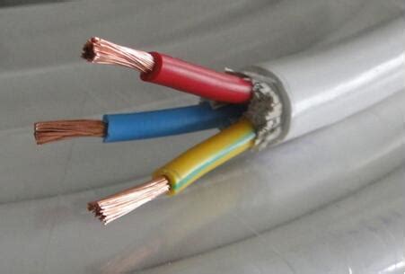 家用电线，一根4平方的，一根2.5平方的做插座线，长时间使用是非常危险的,建议大家不要这么做！-天津友惠电线电缆有限公司