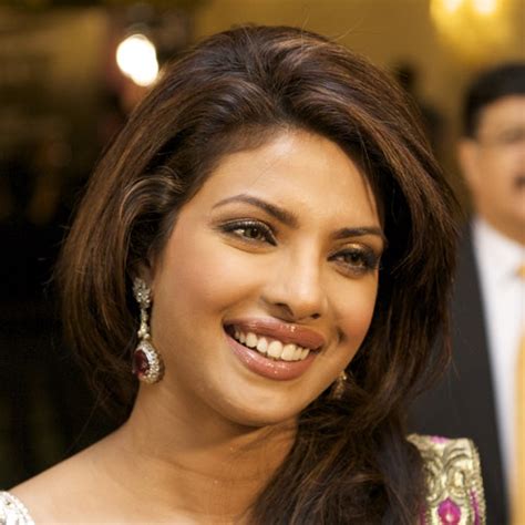 How to: One-shoulder wave | Vogue India