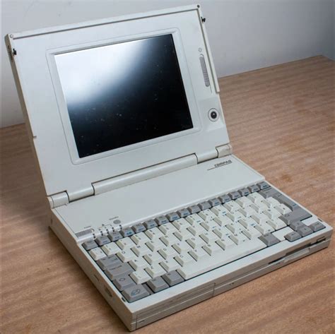 Compaq LTE Lite Laptop - Reboot Rentals