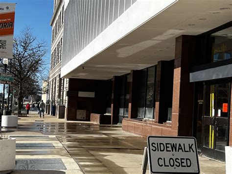 Water leak, faulty sprinklers shutter Downtown Peoria high-rise ...