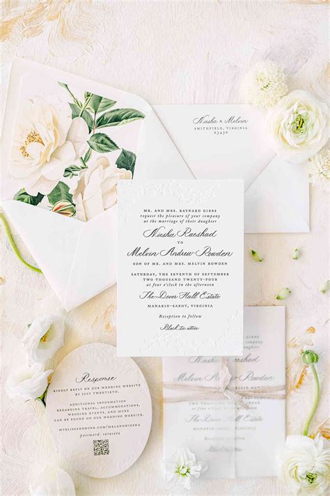 A Late Summer Wedding at a Stunning Virginia Estate