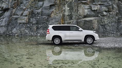 Download Vehicle 2014 Toyota Land Cruiser HD Wallpaper