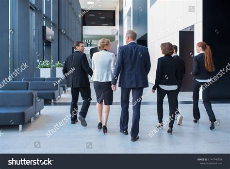 Business Team Walking 的图像结果