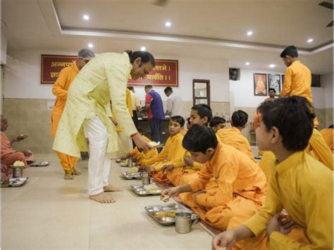 Dinesh Shahra Foundation's Seva Initiative at Parmarth Niketan ...