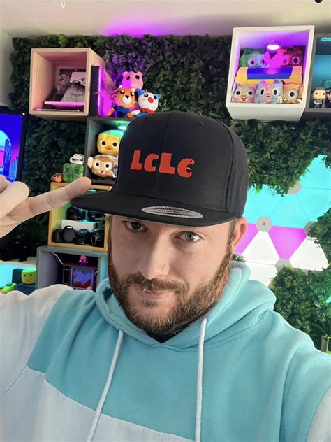 Rares Andonie on Twitter: "@MrNightfoxx @SubToLcLc NightFoxx is the new LcLc. Bye Old LcLc ...