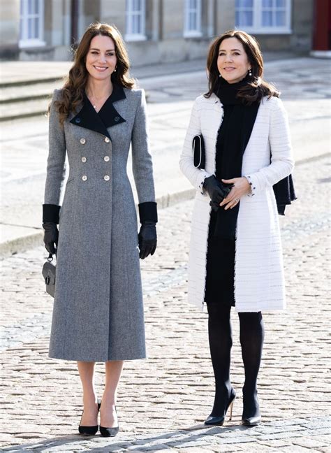 凯特王妃与丹麦女王合影时站姿引热议，网友：这才是真正的贵族_腾讯新闻