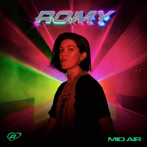 The xx 團員 Romy 首張個人專輯《Mid Air》秋季來臨！全新單曲〈Loveher〉向同志族群致敬 | 樂手巢 YSOLIFE