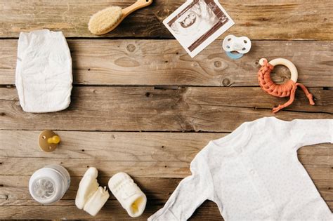 Baby Kleidung; Milchflasche; Schnuller; Bürste; Windel und Sonography ...