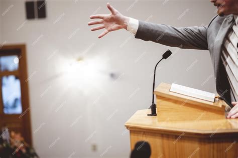 Business Man in Suit Preaching Image 的图像结果