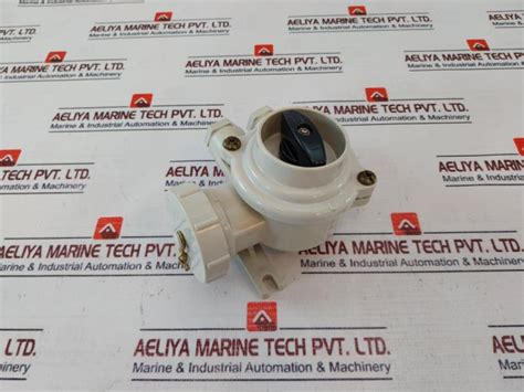 10A 250V Ip56 Socket With Rotary Switch – Aeliya Marine