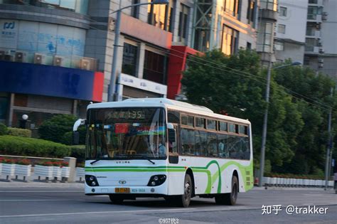 『上海：公交车身广告的最新发展』 - 上海天迪广告-上海公交车身广告-双层巴士广告-站台候车亭广告
