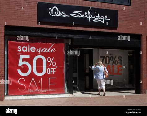 Houndshill shopping centre hi-res stock photography and images - Alamy
