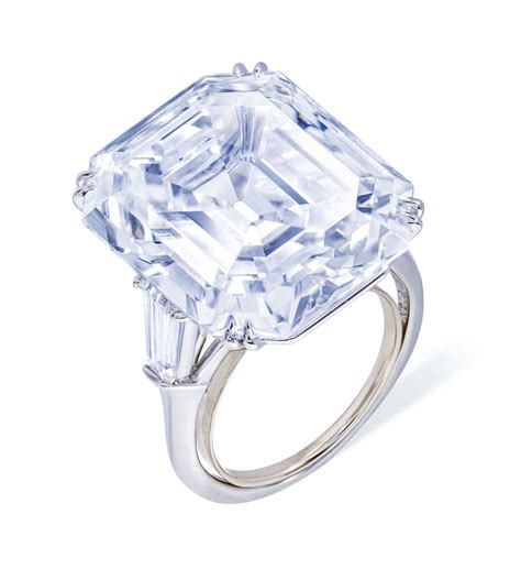 Harry Winston Classic Winston platinum diamond engagement