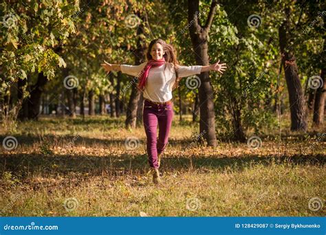 Running Girl 的图像结果