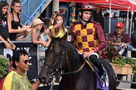 Sofia Vives - Jockeys Canada