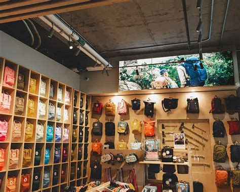 Retail Store Signage Design 的图像结果