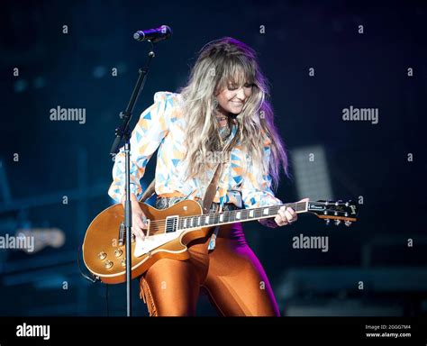 Lainey wilson hi-res stock photography and images - Alamy