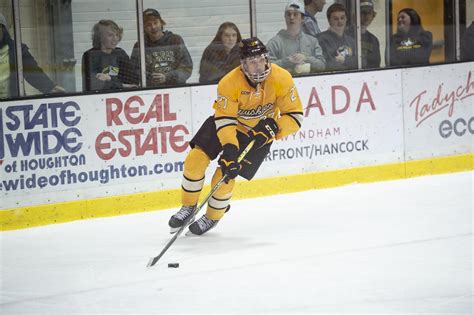 Brett Thorne - 2022-23 Michigan Tech Huskies Men's Ice Hockey - CCHA