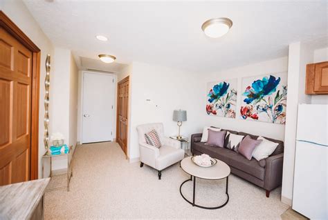 Senior Living Photo Gallery | Greenwood Village South in Greenwood, IN