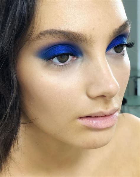 deep blue eye makeup