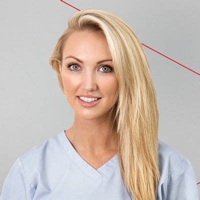 Leah Totton Bio, Salary, Age, Nationality, Net Worth, Affair, Single