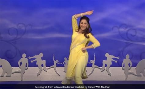 Madhuri Dixit ने 'आजा नचले सॉन्ग पर यूं किया बेहतरीन डांस, Video 2 ...