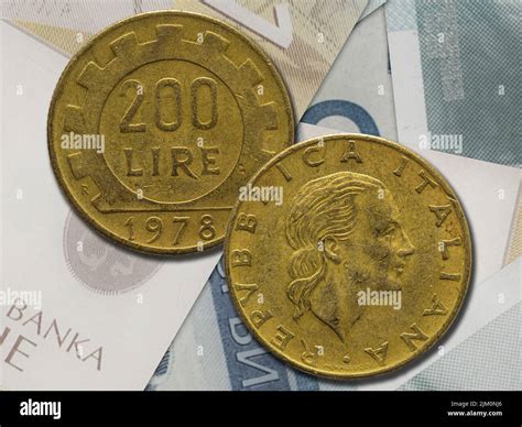 Italian lira coin obverse and reverse. Old currency of Republic of ...